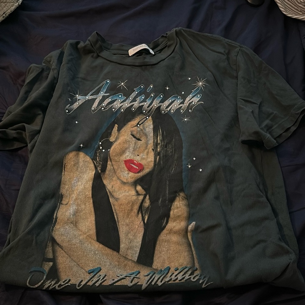 Daydreamer Aaliyah One In Million Weekend Tee